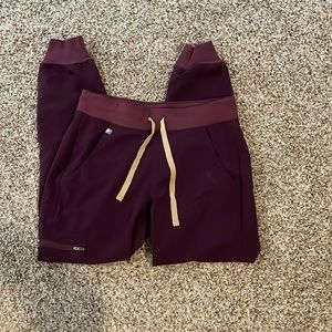 FIGS Zamora joggers petite